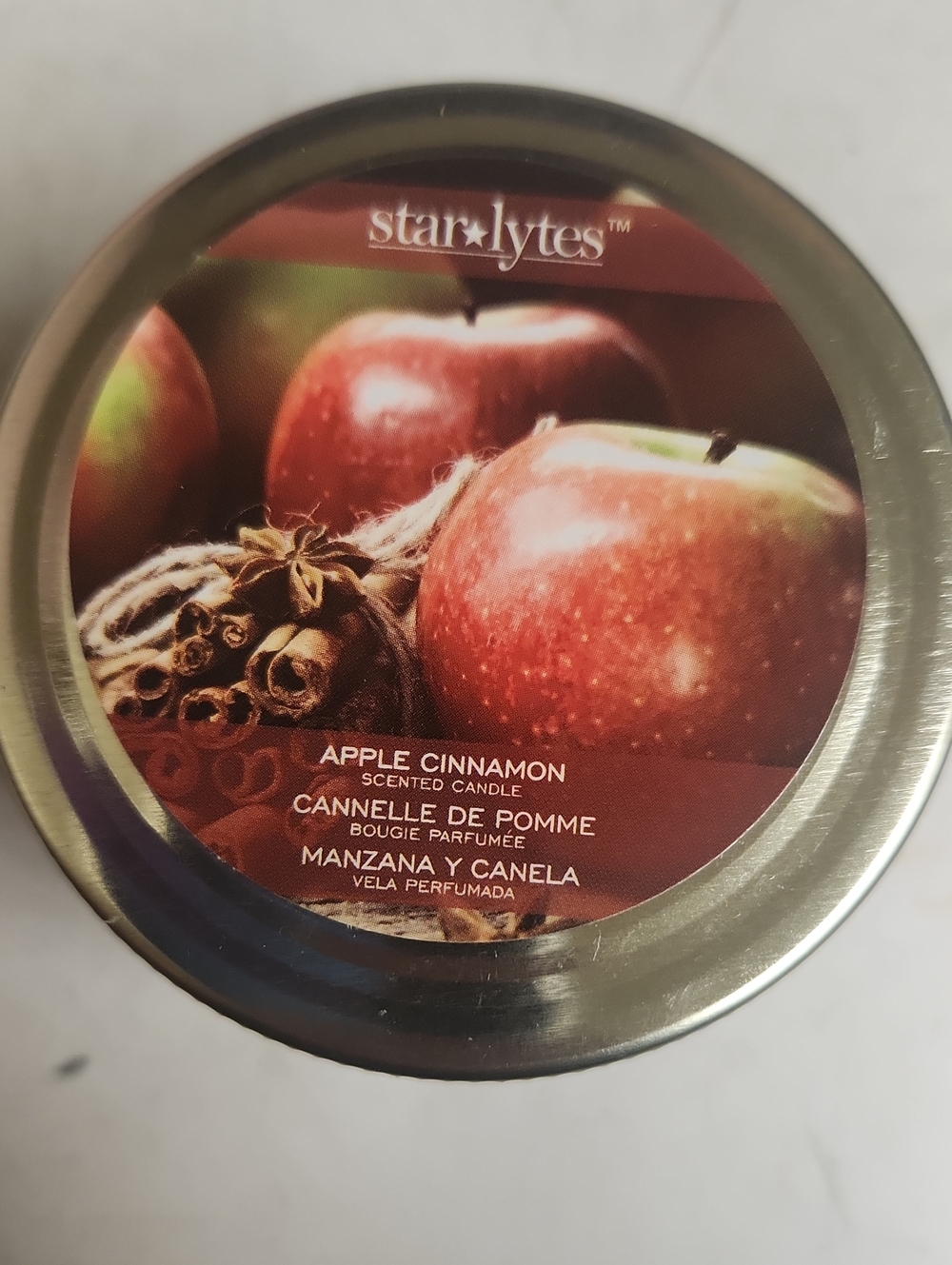 Apple Cinnamon Scented Candle - Red Tin